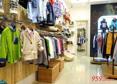 服裝服飾批發(fā) 破解農(nóng)村致富困局的新路徑